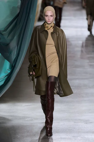 Look 19
